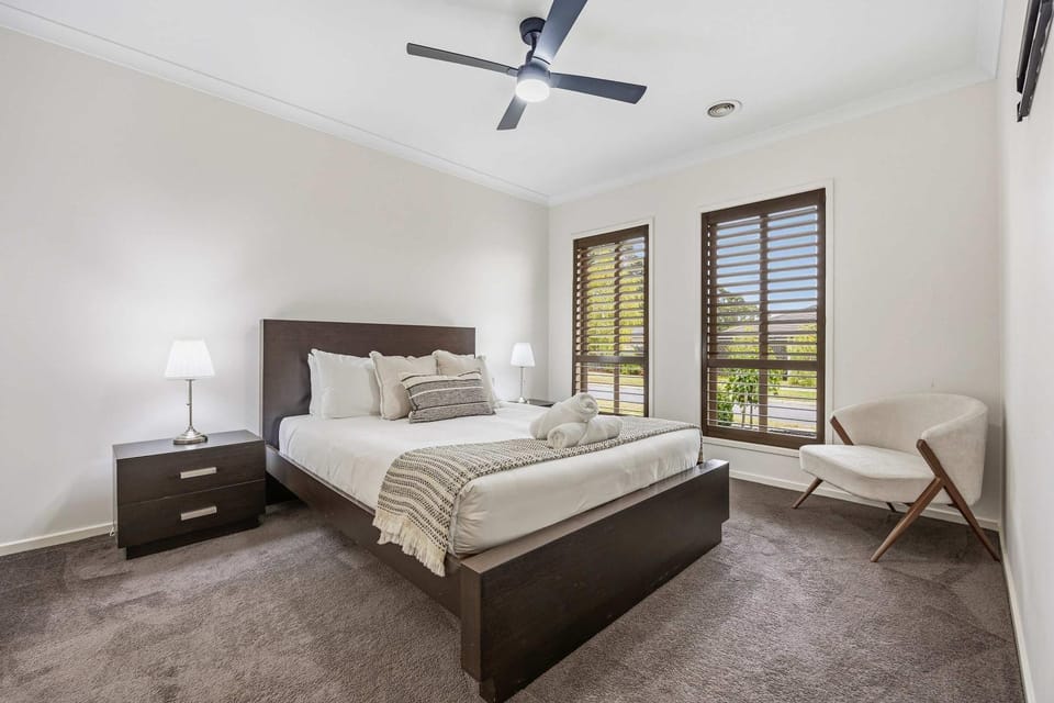 Bed, Photo of the whole room, Bedroom
