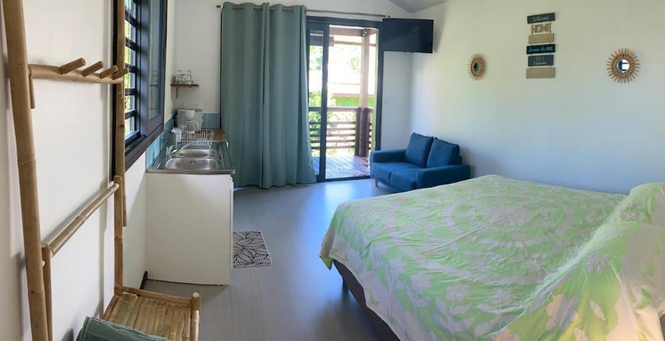 Rainbow beach Bungalow House in Tahiti