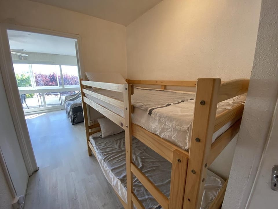 Studio climatisé en centre-ville, parking - 4 pers. - FR-1-874-15 Apartment in Le Grau-du-Roi