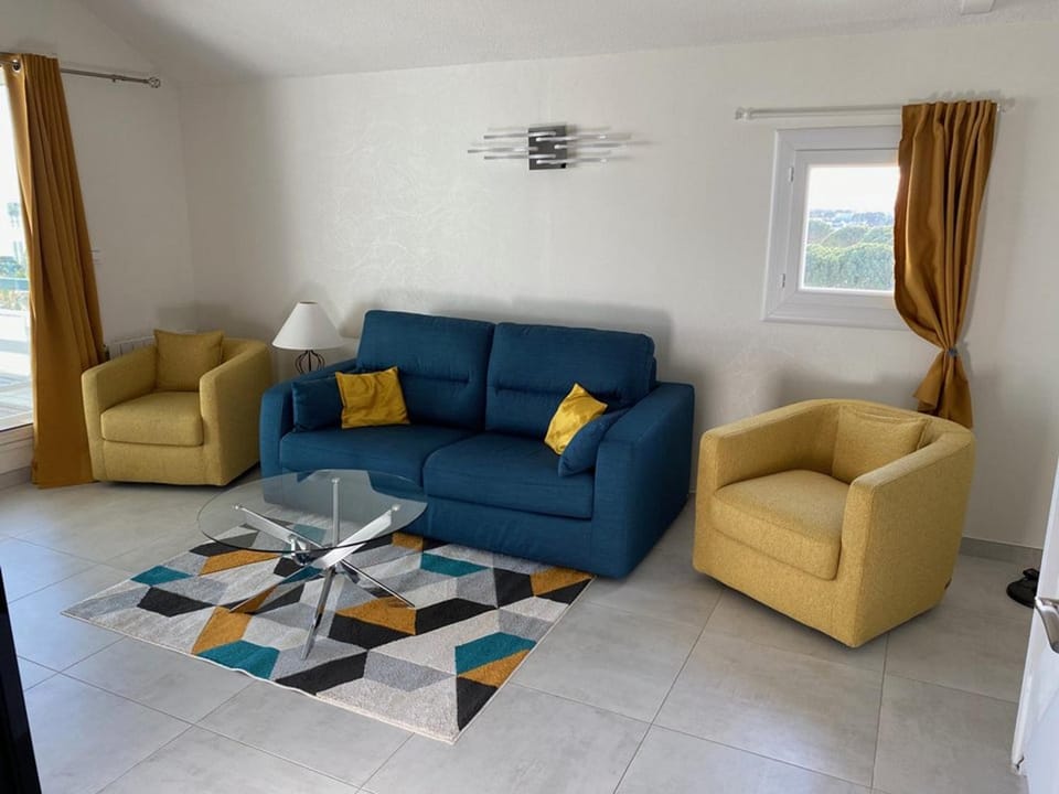Superbe duplex, piscine, vue panoramique - 5 pers. - FR-1-874-19 Apartment in Le Grau-du-Roi