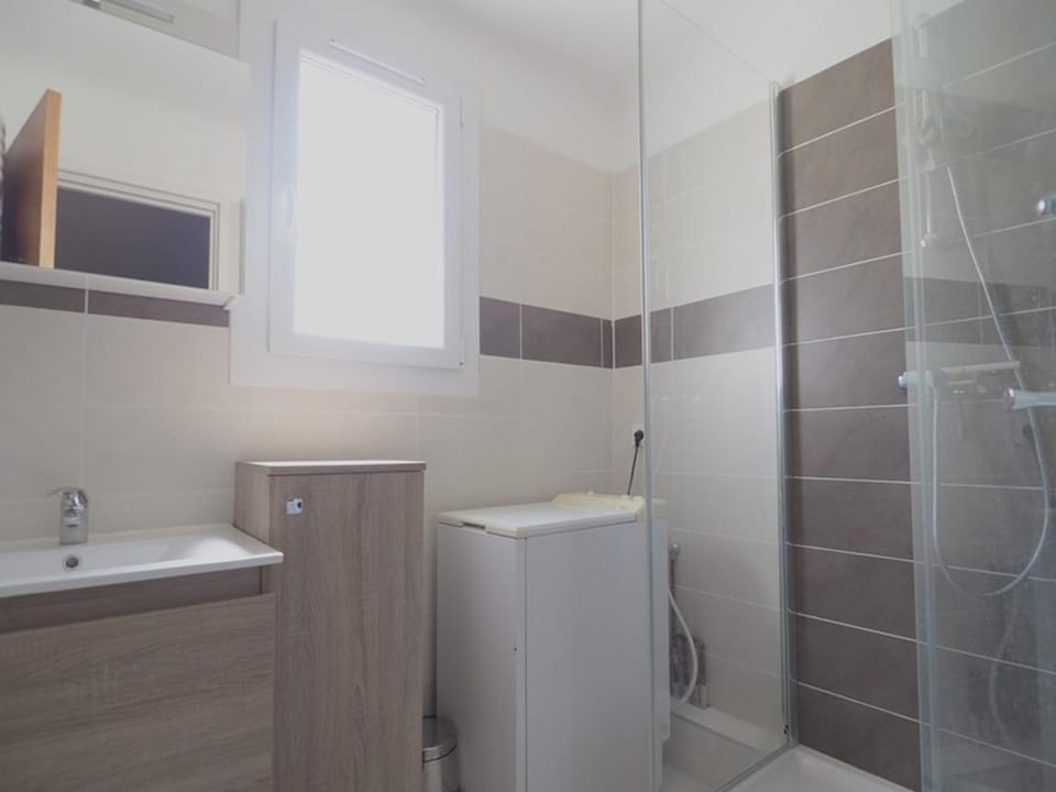 Charmant appartement centre-ville - 6 pers. - FR-1-874-45 Apartment in Le Grau-du-Roi