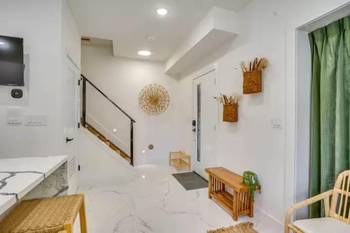 Designer Boho Guesthouse Private & Near NYC House in Secaucus