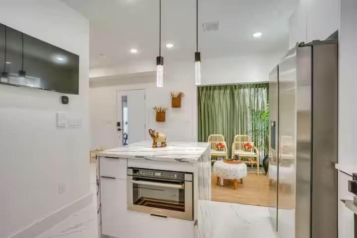 Designer Boho Guesthouse Private & Near NYC House in Secaucus