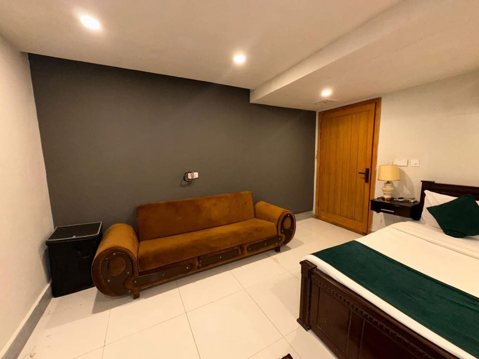 Private Suite with Private entrance - self check-in f-8 - private parking Bed and Breakfast in Islamabad Capital Territory