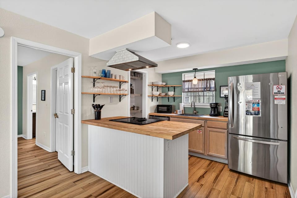 Charming Coastal Retreat Near the Beach House in Lower Grand Lagoon