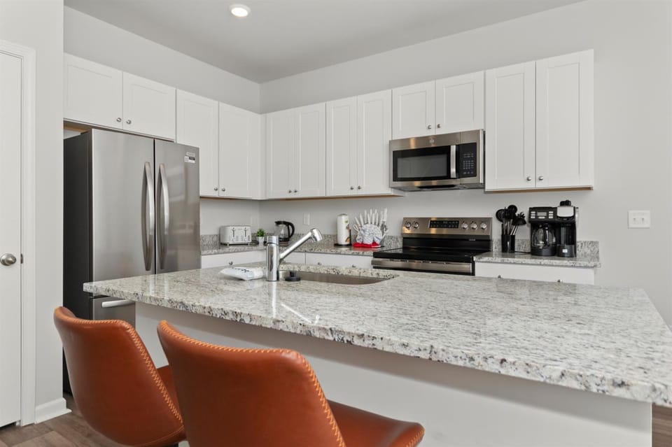 Coffee/tea facilities, Kitchen or kitchenette, dishwasher, oven, toaster