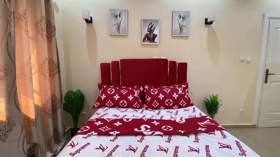 Oriline Business 104 - Grand Appartement de Luxe avec Clim WiFi Gardien pour 4 Personnes Max - Poto Poto - Sainte Anne Apartment in Brazzaville