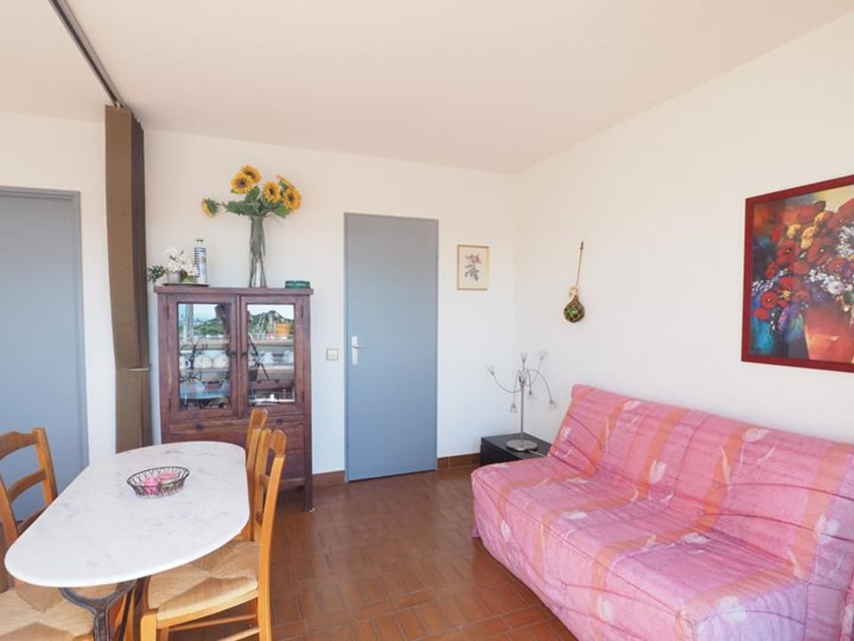 Studio charmant, terrasse, parking - 4 pers. - FR-1-874-78 Apartment in Le Grau-du-Roi