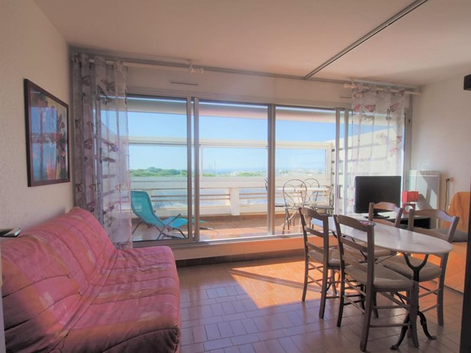 Studio charmant, terrasse, parking - 4 pers. - FR-1-874-78 Apartment in Le Grau-du-Roi