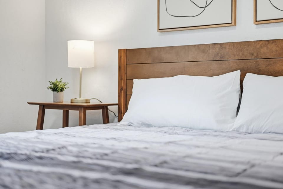Pittsburgh Millvale C Spacious and Cozy Private Bedroom with Shared Bathroom Vacation rental in Pittsburgh