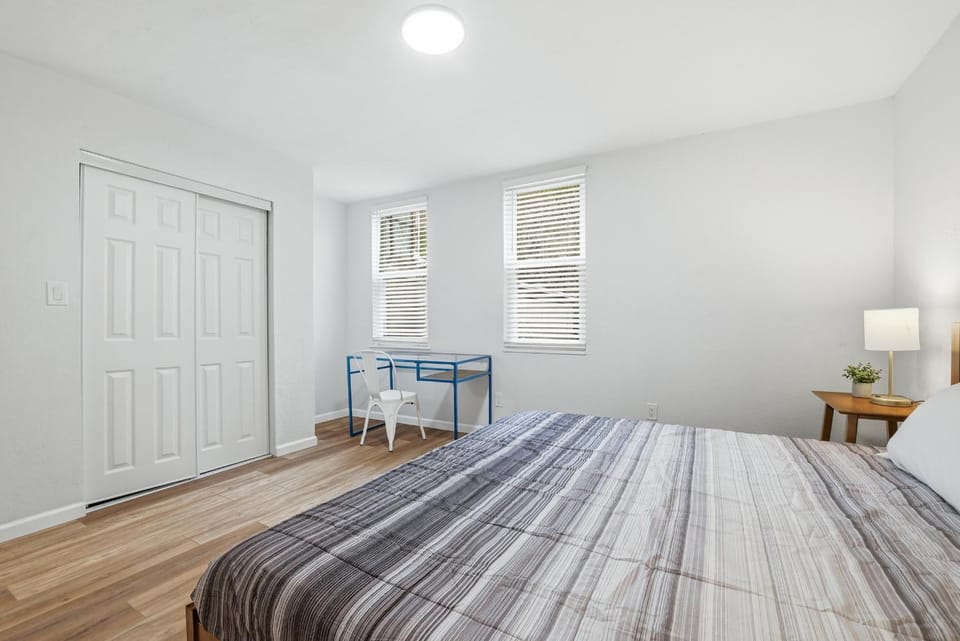 Pittsburgh Millvale C Spacious and Cozy Private Bedroom with Shared Bathroom Vacation rental in Pittsburgh