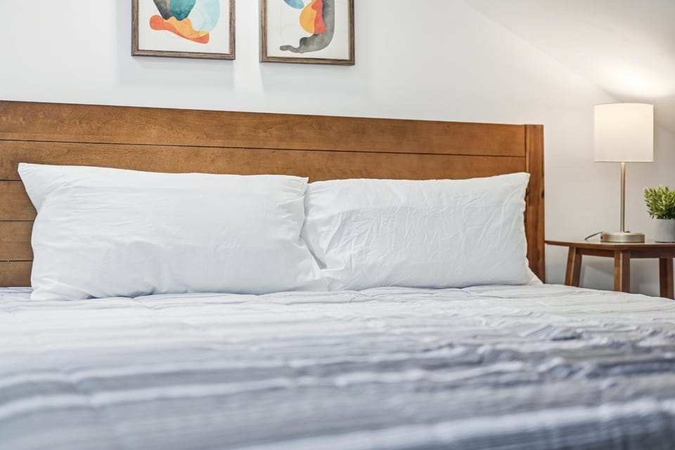 Pittsburgh Millvale D Cozy and Unique Private Bedroom with Shared Bathroom Vacation rental in Pittsburgh