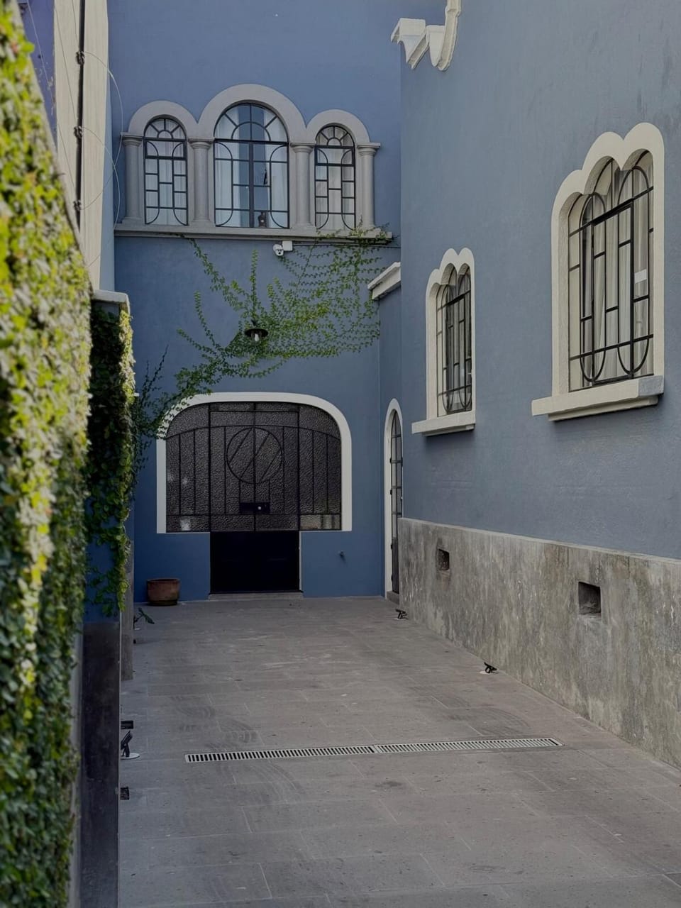 Facade/entrance, Parking