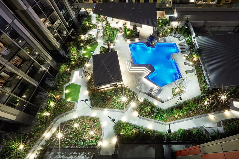 Balcony/Terrace, Kitchen or kitchenette, Pool view