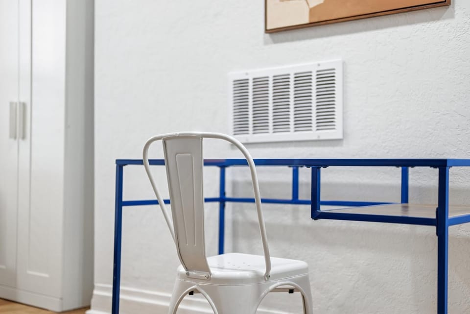 Pittsburgh Millvale E Modern and Quiet Private Bedroom with Shared Bathroom Vacation rental in Pittsburgh