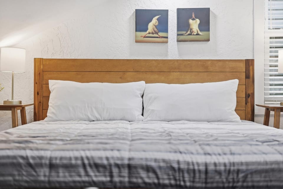 Pittsburgh Millvale E Modern and Quiet Private Bedroom with Shared Bathroom Vacation rental in Pittsburgh