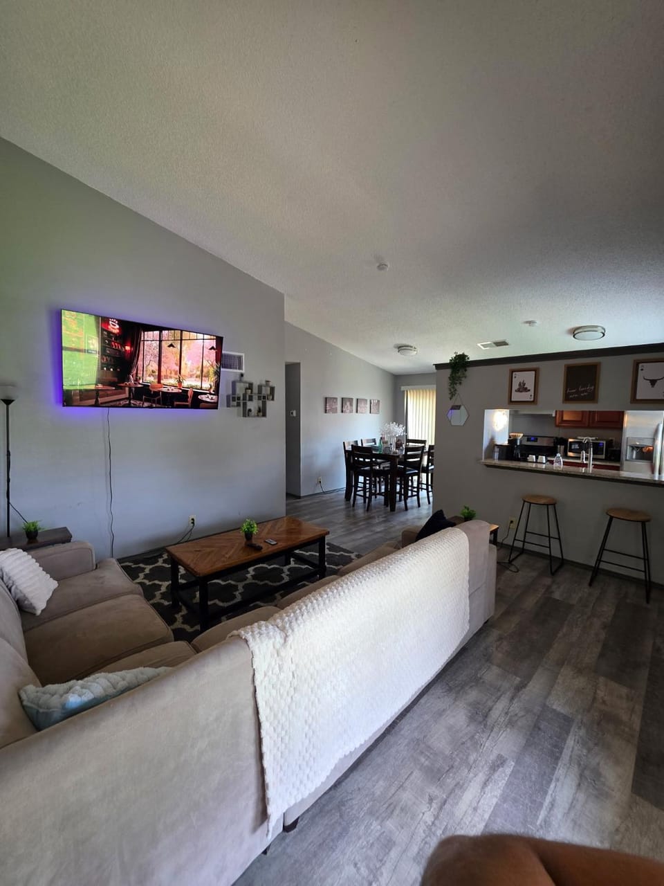 Communal lounge/ TV room, TV and multimedia, Living room, Photo of the whole room