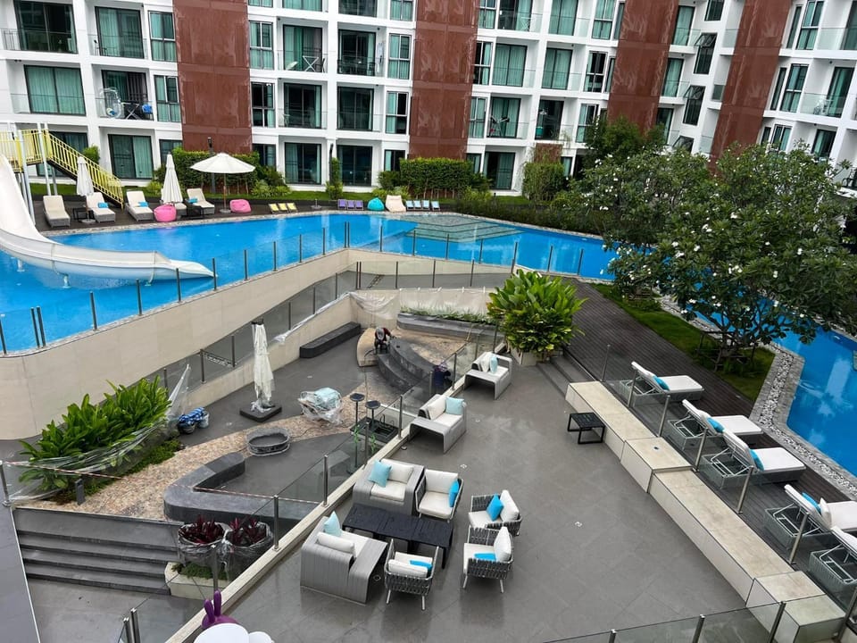 Day, Pool view, Swimming pool, sunbed