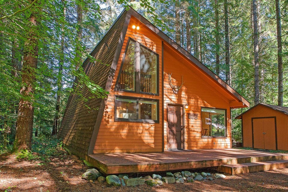 Secluded Greenwater Cabin with Loft Near Rainier Cabin in Washington