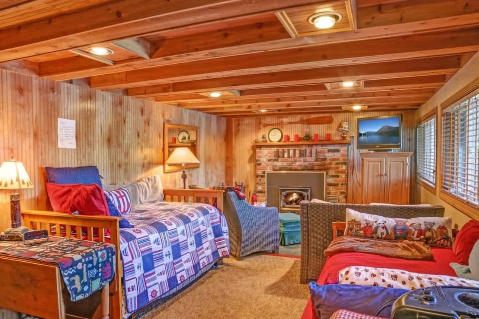 Lake Wenatchee Getaway - Lakefront Weekend Hideout Villa Villa in Lake Wenatchee