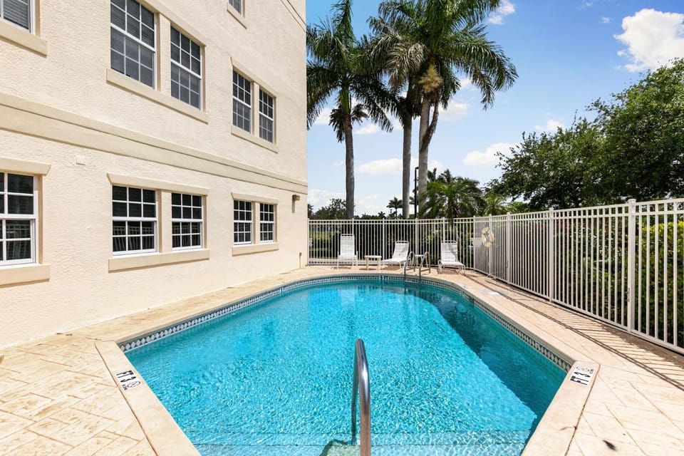 Coastal Condo Retreat at Roman Plaza House in Marco Island