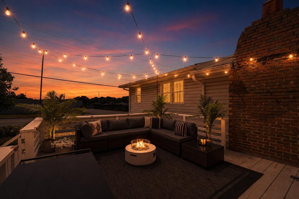 8 BR • Theater • Game Room • Fire Pit • Sleeps 15 House in Birmingham