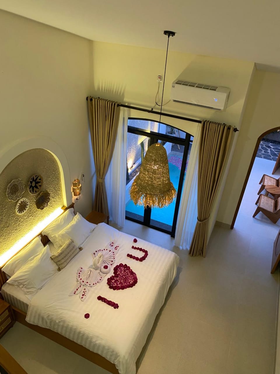 Bed, TV and multimedia, Bedroom, air conditioner
