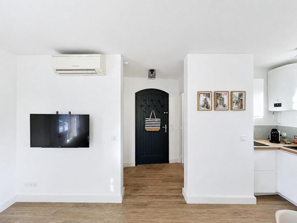 TV and multimedia, Kitchen or kitchenette, air conditioner