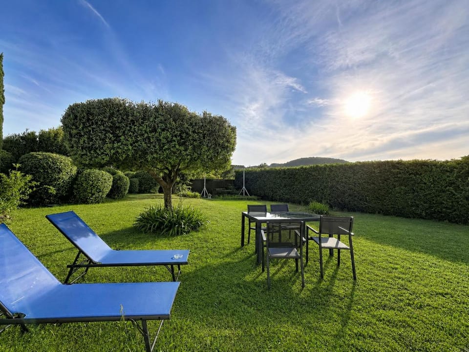 Natural landscape, Garden, Garden view, sunbed