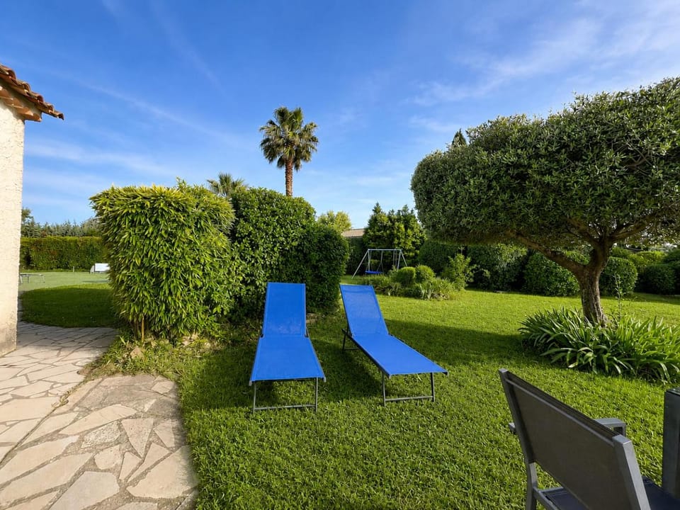Natural landscape, Garden, Garden view, sunbed