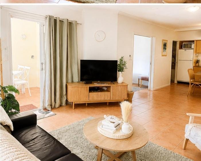 TV and multimedia, Photo of the whole room, Seating area