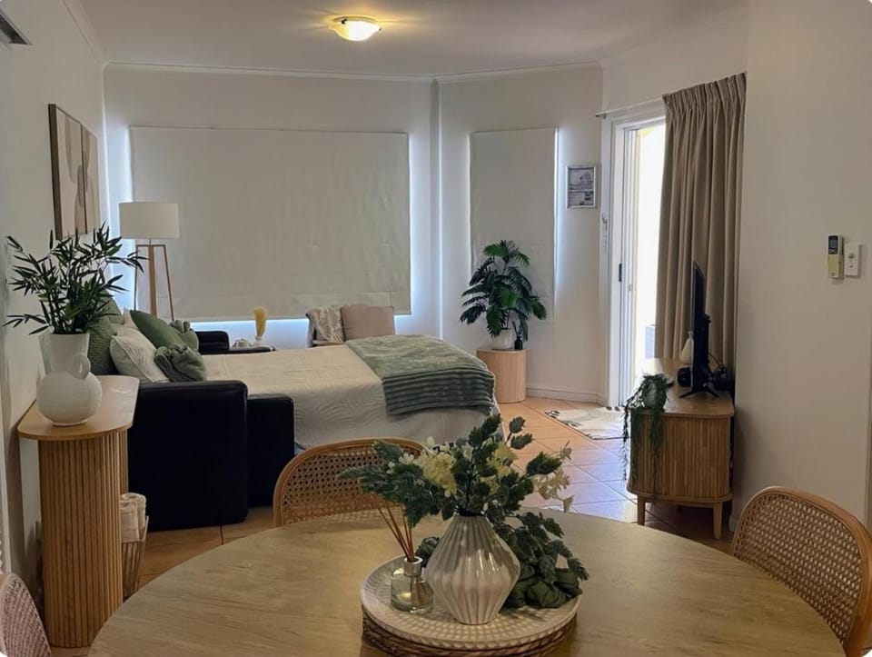 Coral Breeze on Shingley Beach Apartment in Airlie Beach