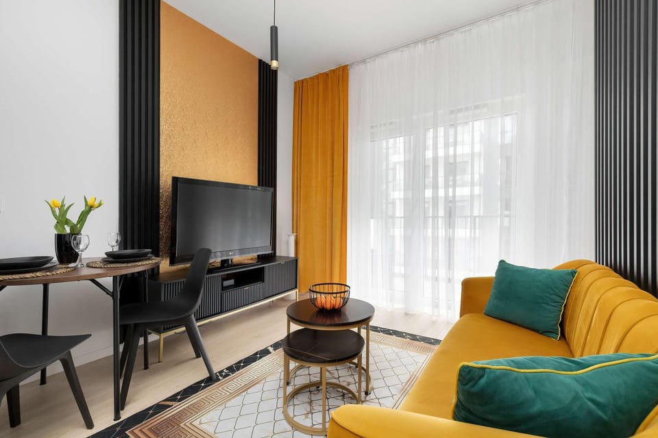 TV and multimedia, Living room, Seating area, Evening entertainment