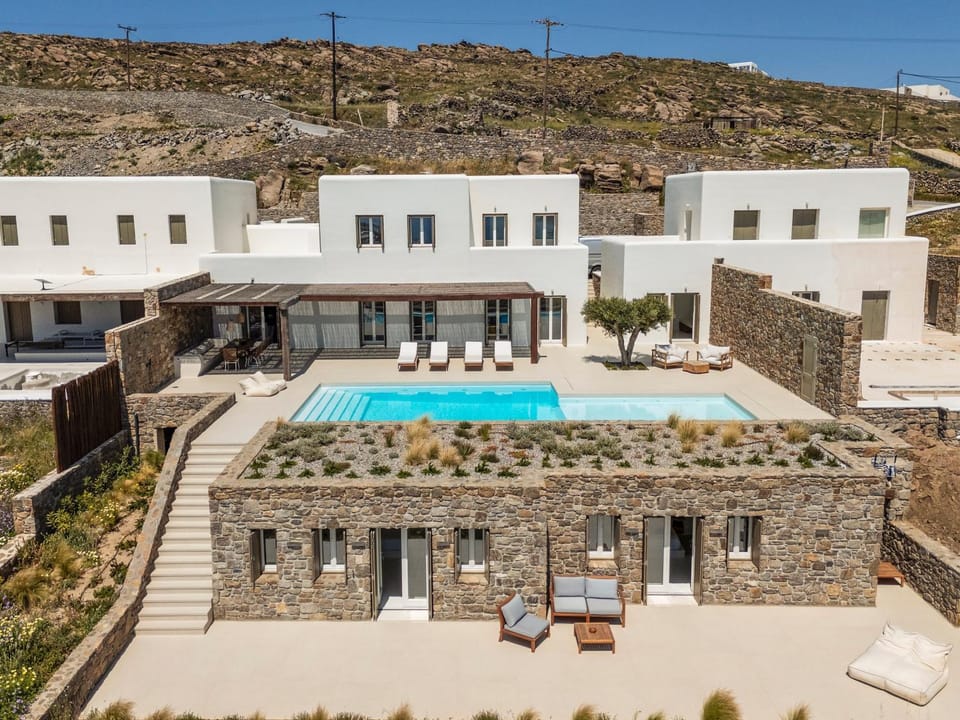 Property building, Patio, Day, Natural landscape, Mountain view, Pool view, Swimming pool, sunbed