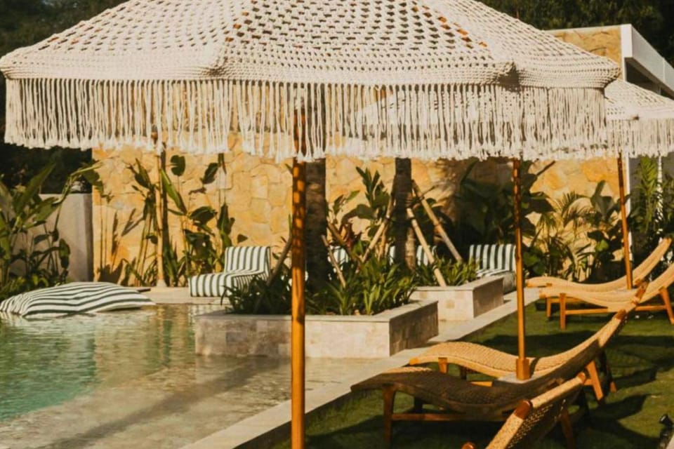 Swimming pool, sunbed