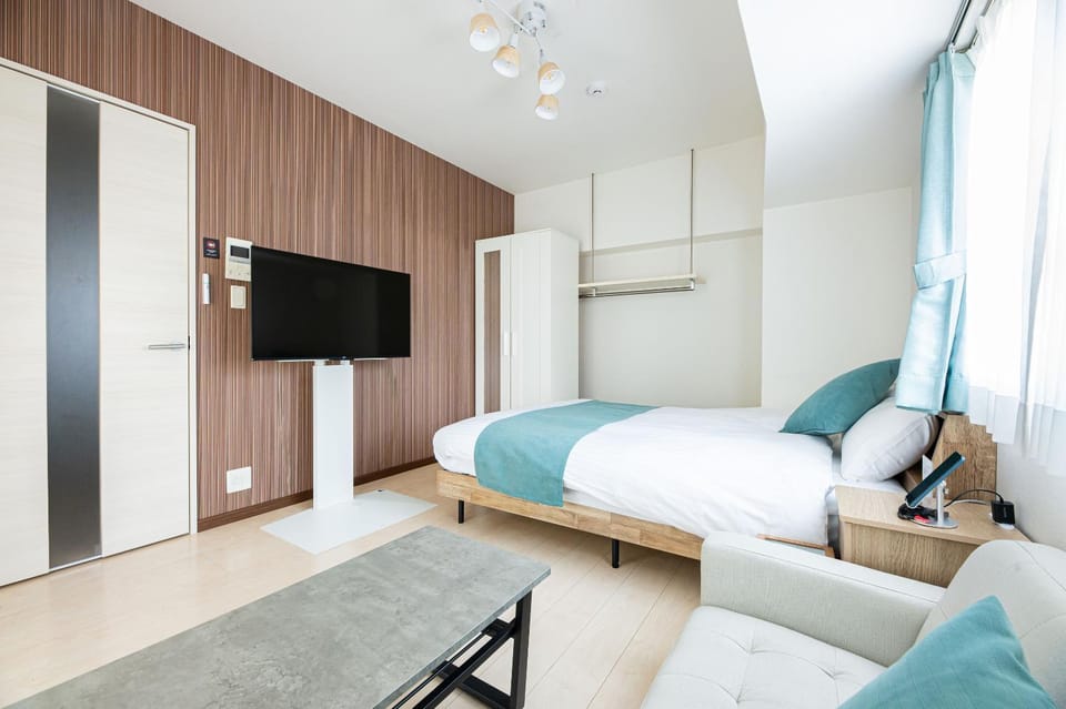 Bed, TV and multimedia, Living room