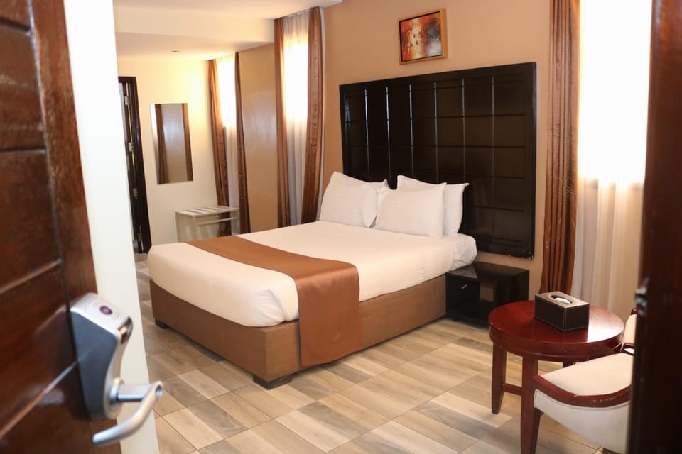 Photo of the whole room, Bedroom