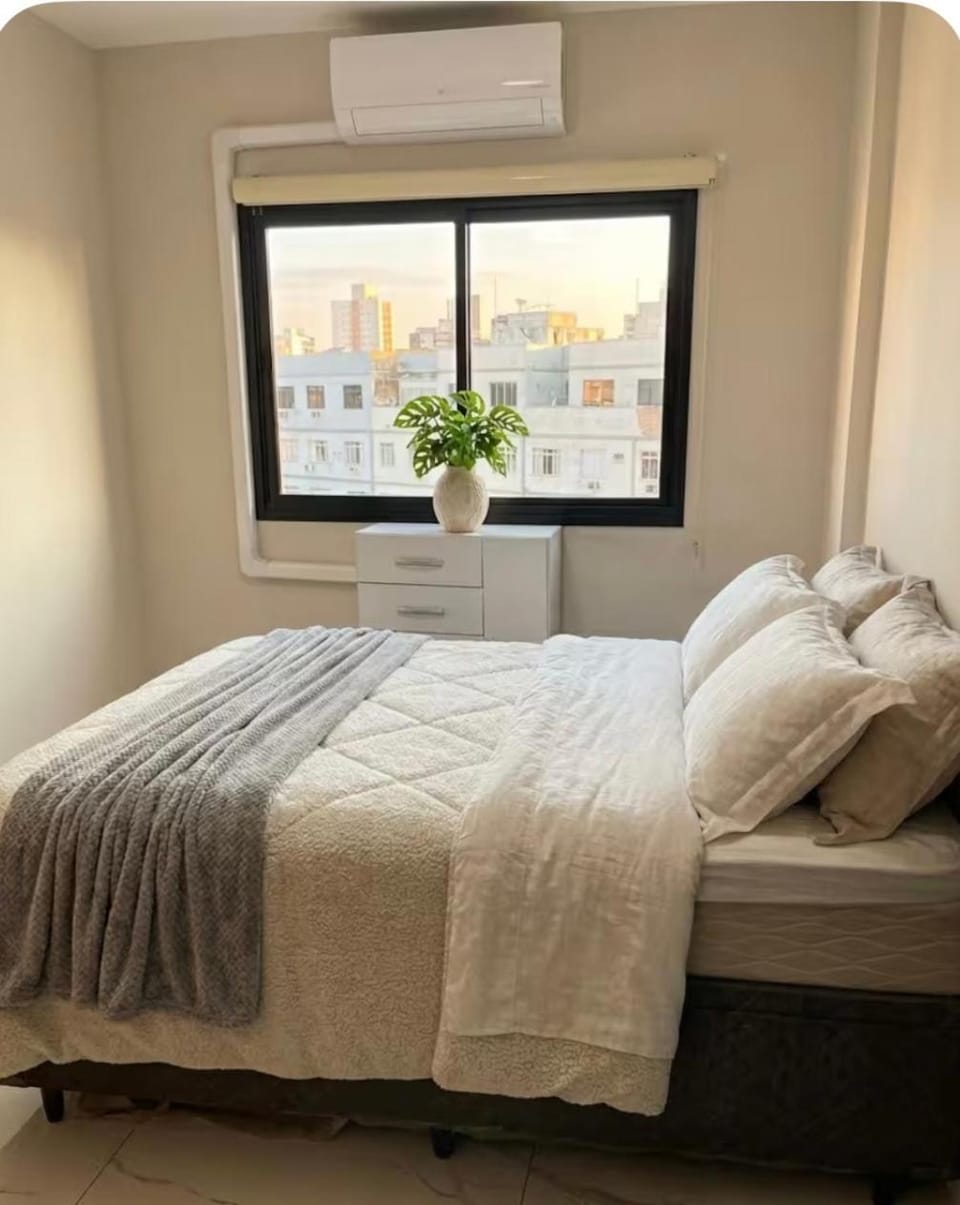 Bed, Bedroom, air conditioner