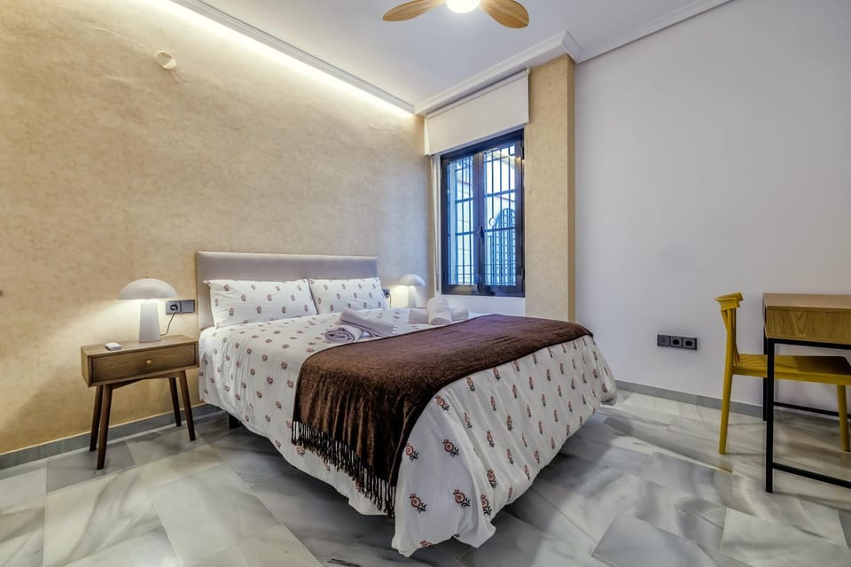 Bed, Photo of the whole room, Bedroom, heating, air conditioner