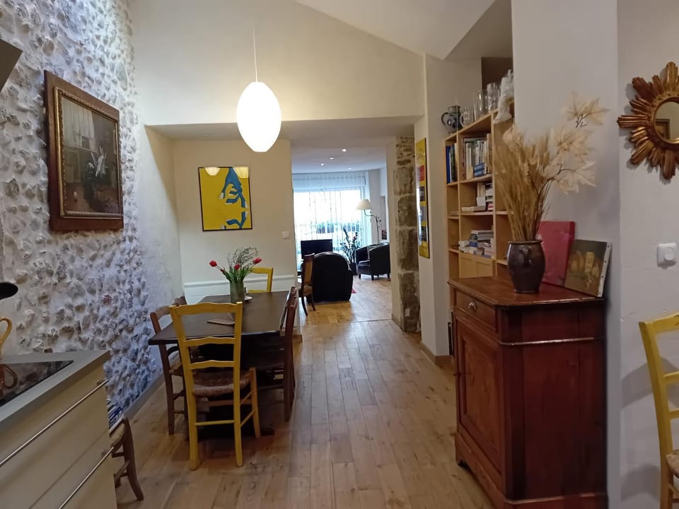 Grand appartement romantique centre ville Apartment in Alès