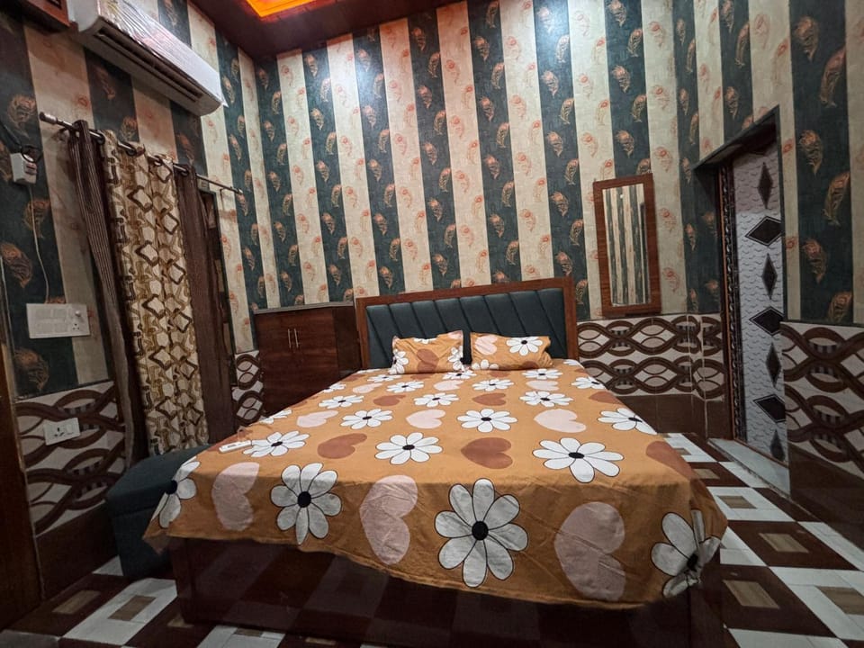 Shanti Guest House Bed and Breakfast in Uttar Pradesh