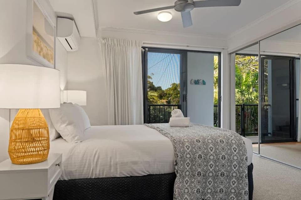 Golden Hour Noosa Walk to Main Beach & Hastings St Apartment in Noosa Heads