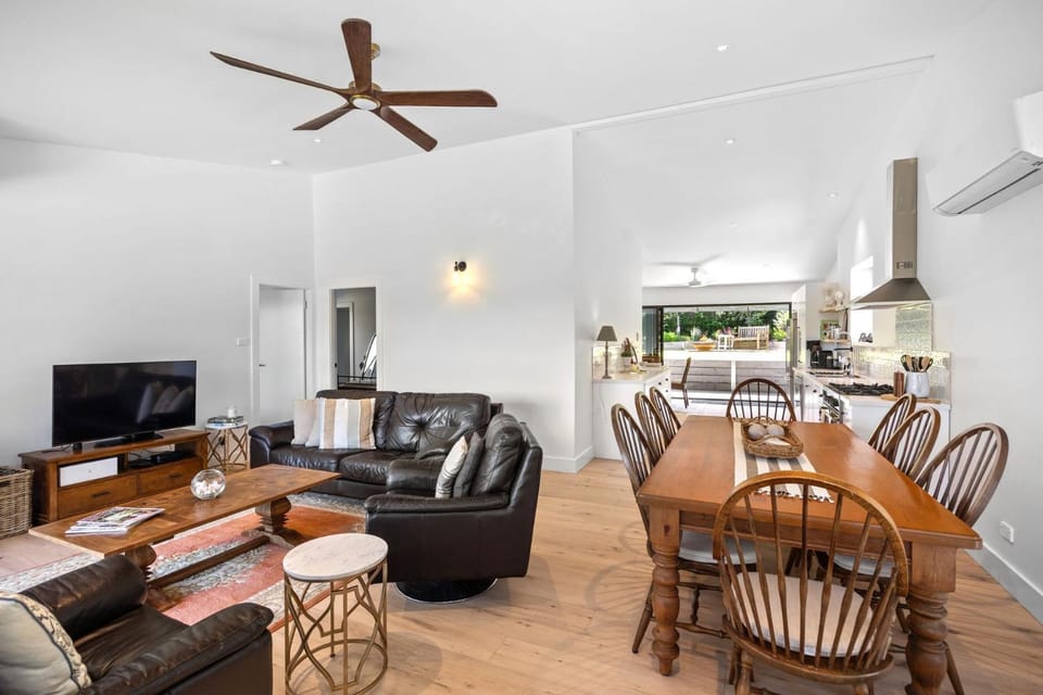 The Lakehouse, family friendly home with picturesque bush and lake views House in Bendalong