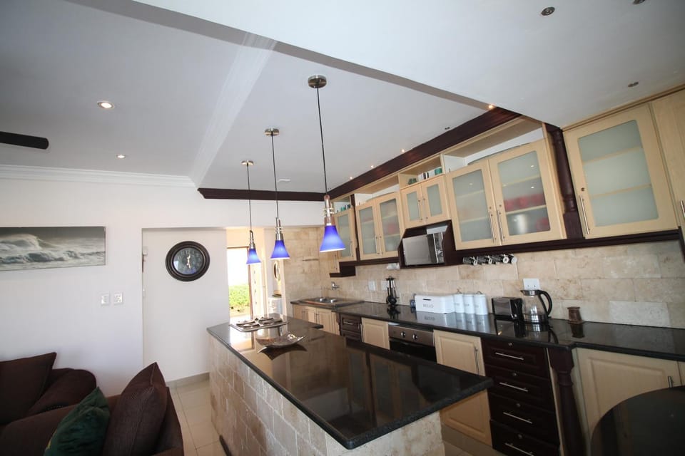 Kitchen or kitchenette, Living room, Seating area, stove, toaster