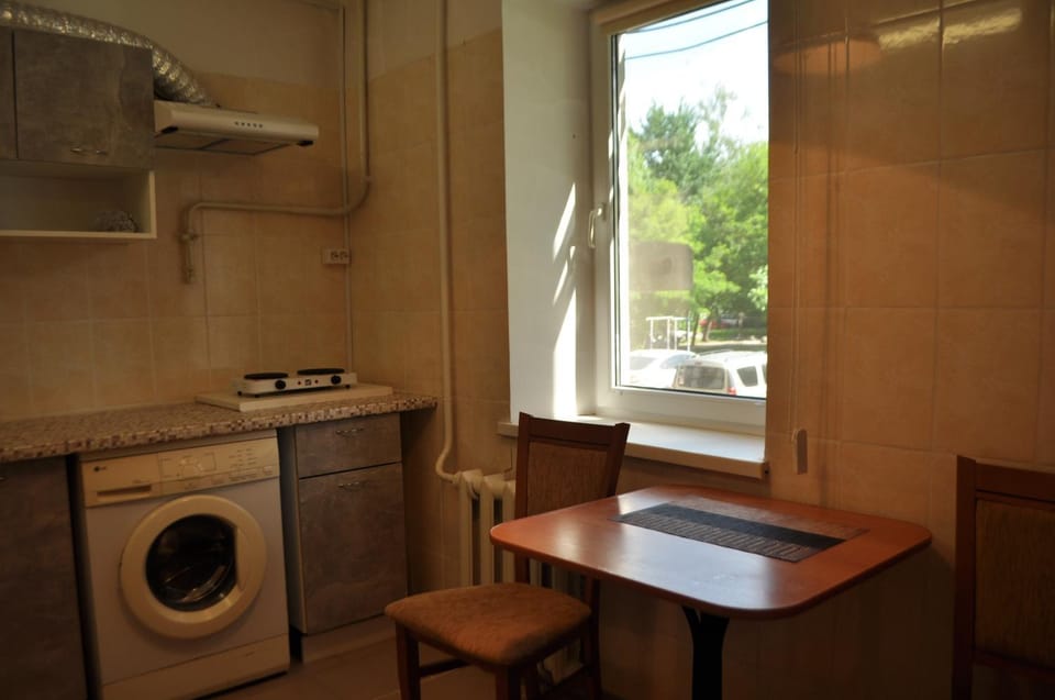 Dining area, stove, washing machine, washing machine, kitchen, kitchen