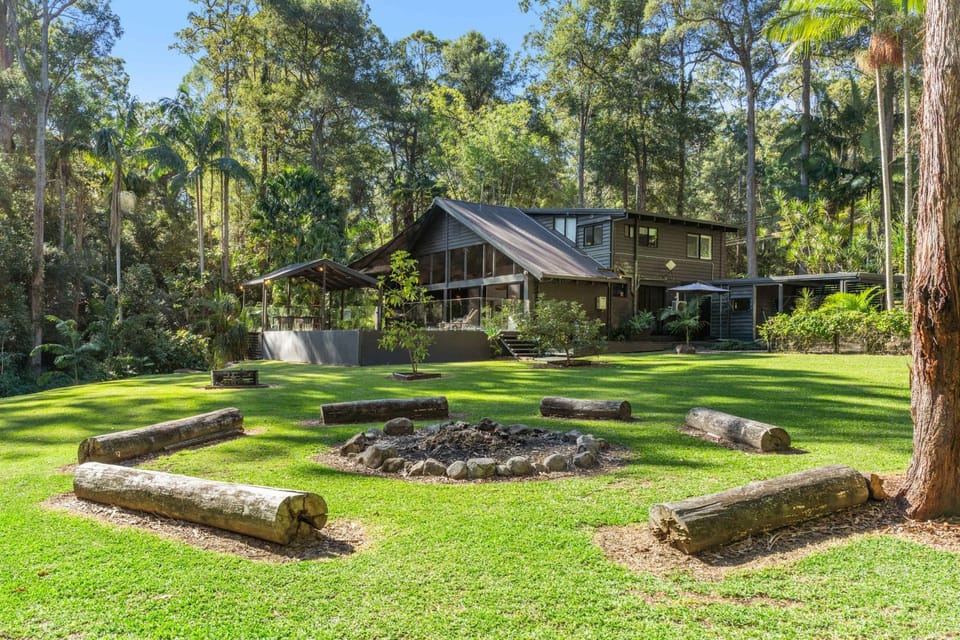 Property building, Day, Garden, Garden view
