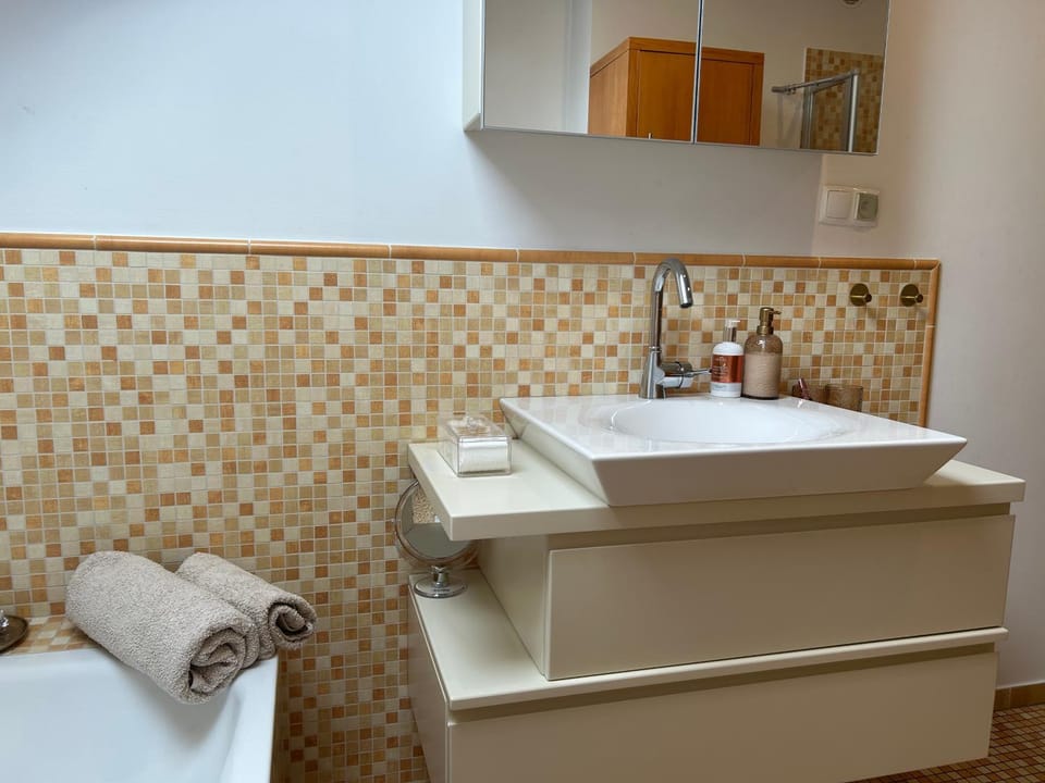 Bathroom, towels