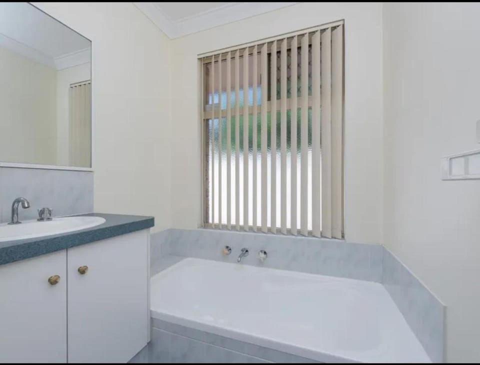 2 homely rooms with private bathroom Vacation rental in Perth