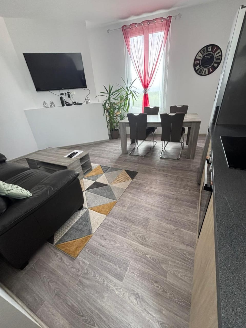 Dining area, Meals