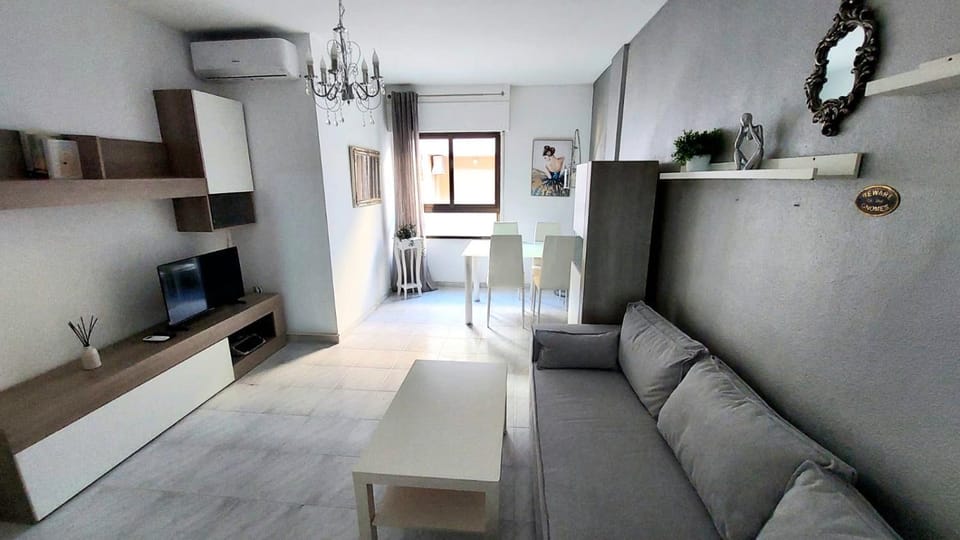 Sunny Apartment in Central Torrevieja with Pool Near the Beach Apartment in Torrevieja